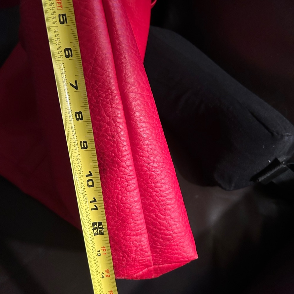 Red Oversized Tote/Shoulder Bag by LaTiQue, double handle. 3 Lg Outer pockets. - Picture 5 of 6